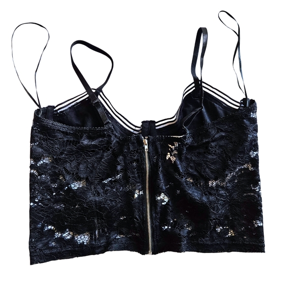 ♠️Revamped Black Lace Bralette✨️ - Picture 2 of 6